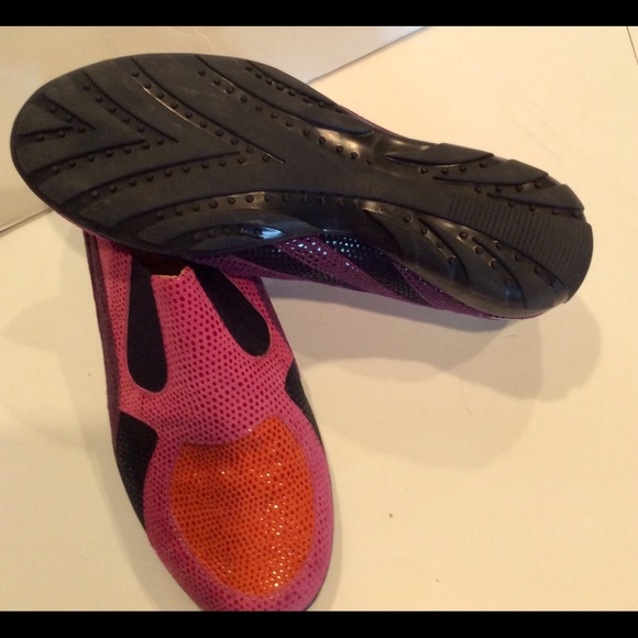 Women’s Sport Shoes - Picture 5 of 6